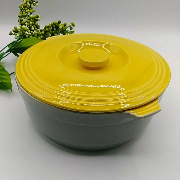 1940-50s General Electric 2 QT Refrigerators Hall Ovenware W Lid. - Picture 14 of 14